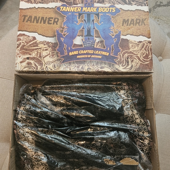 Snakeskin Patterned Heeled Boots - Picture 6 of 7